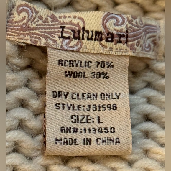 Hooded sweater vest with faux fur by Lulumari. Size L 70% acrylic 30% wool. - Picture 3 of 3